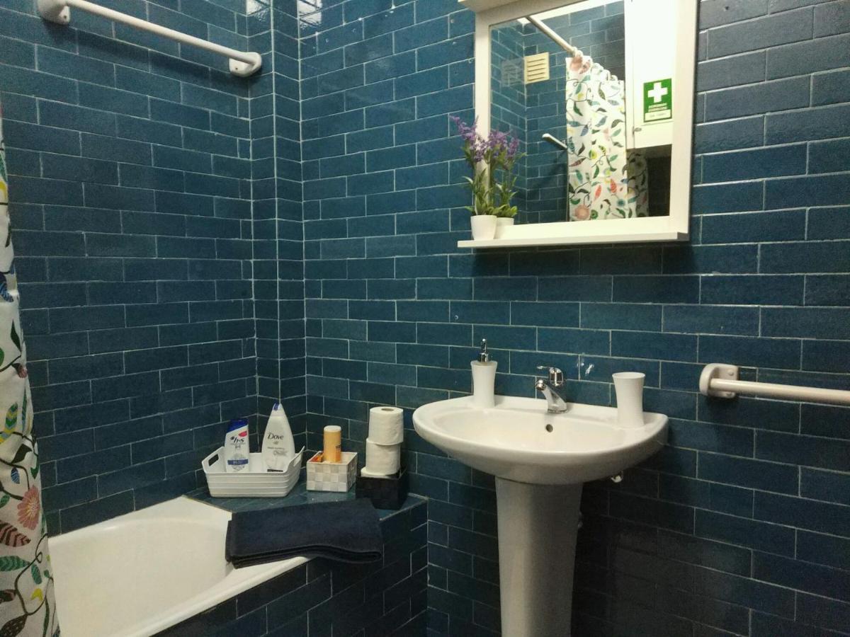 ! Free Parking Street ! Ground Floor With Washer! Porto Eksteriør billede